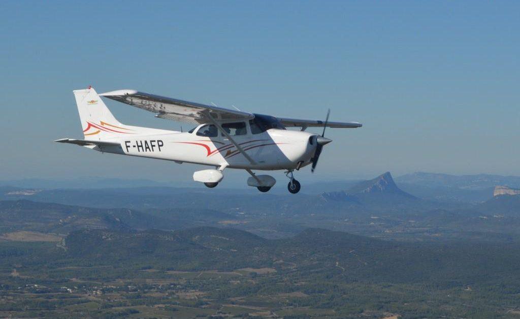 avion dans les airs